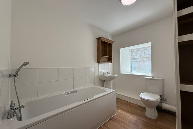 8, Swansea Road, Pontardawe photo 4