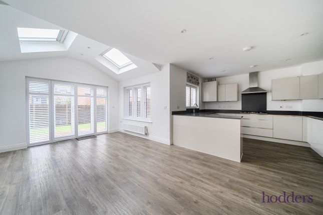 16, Garrett Crescent, Ottershaw photo 2