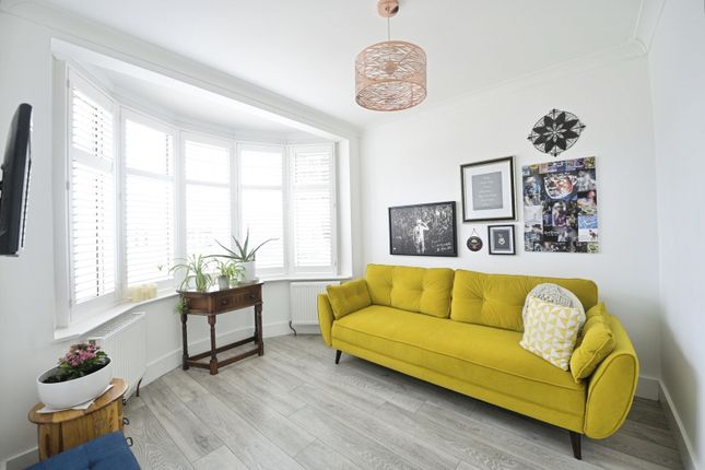 34, Heather Drive, Romford photo 4