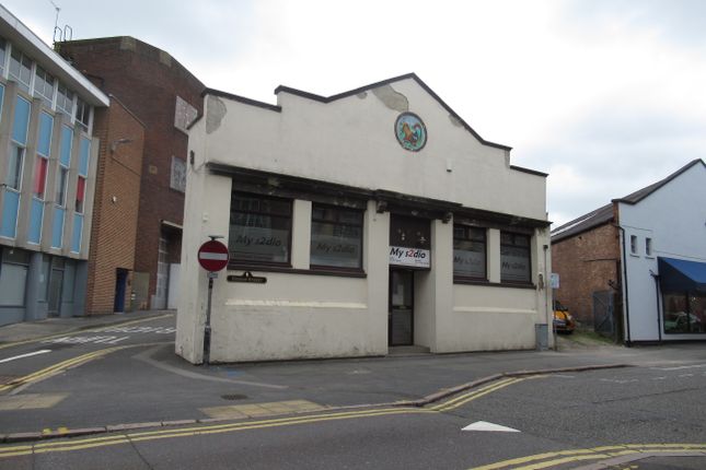 Retail premises to let in George Street, Hinckley