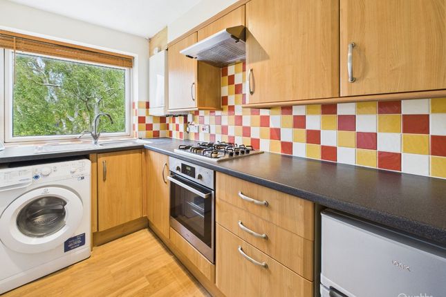 73 Holmbury Grove, Croydon photo 3