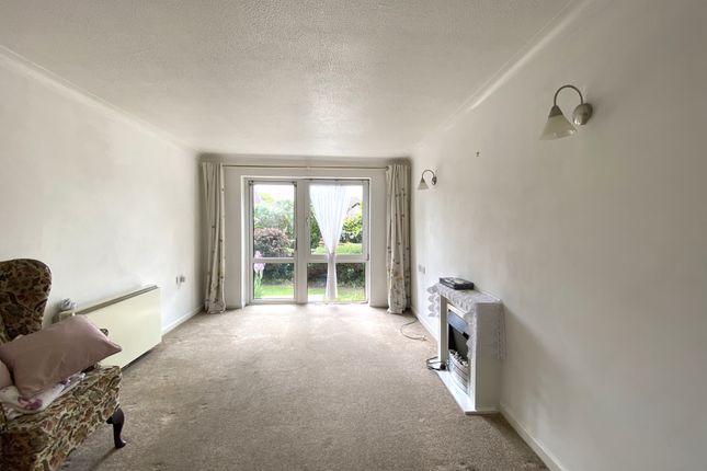 Flat 5, Homeholly House, Church End Lane, Wickford photo 2