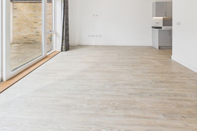 Cam02545G0-Pr0471-Still007