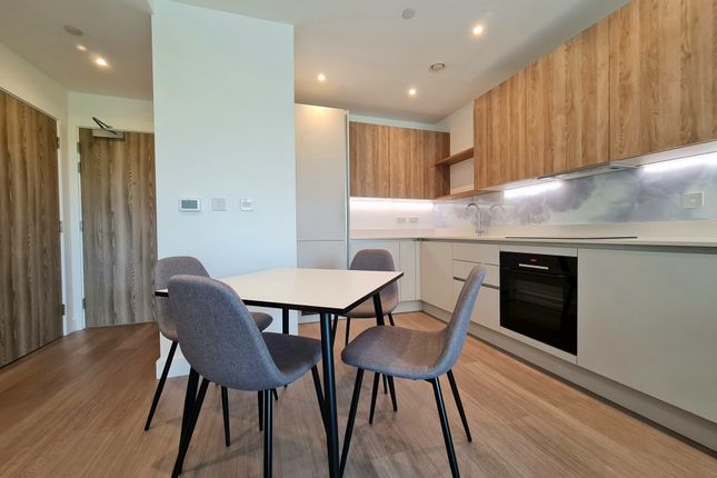 306, Flagstaff Road, Bankside Gardens, Greenpark Village, Reading photo 4