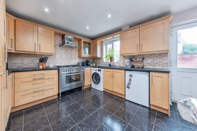 53, Sir Henry Jake Close, Banbury photo 4