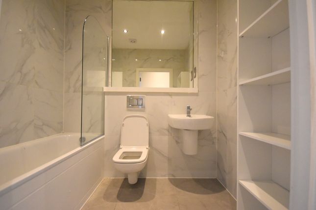 20, Cleeve Road, Leatherhead photo 5
