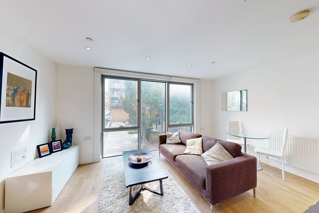 102, Moro Apartments, London photo 3