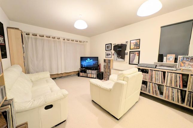 4, Holyhead Mews, Slough photo 2