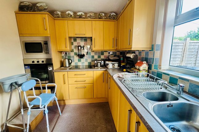 20, Squires Gate, Peterborough photo 2