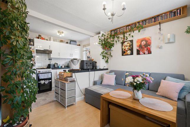 22, Willow View, London photo 2