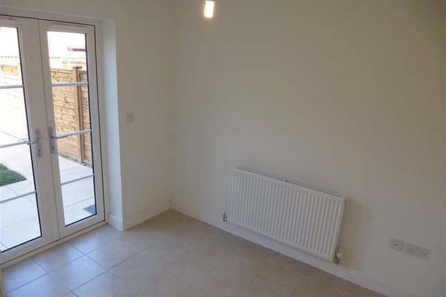 66, Savile Road, CASTLEFORD photo 3