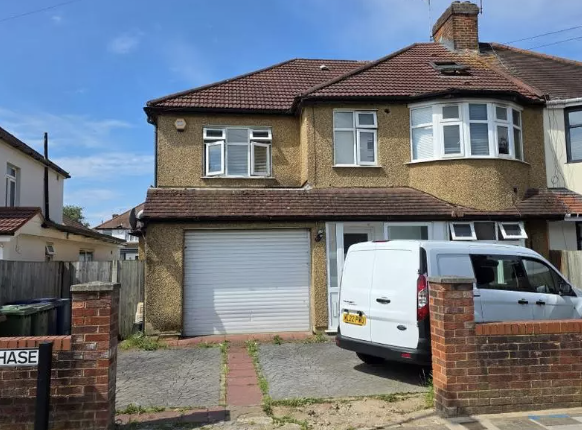 69, The Chase, Edgware photo 4