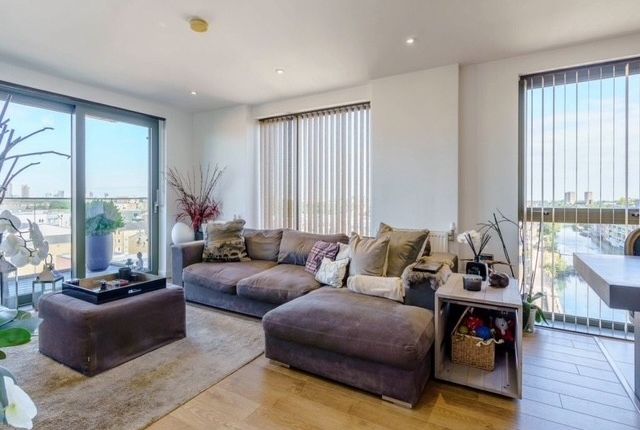 2-bed flat on Apartment 807 Bootmakers Court 132, Ben Jonson Road, Greater London, £475,000