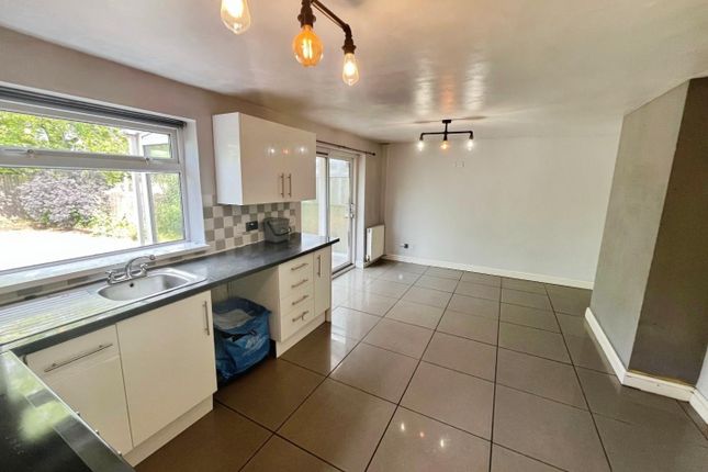 32, Davies Drive, Uttoxeter photo 3