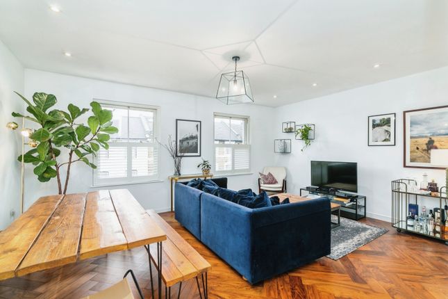 Thumbnail Flat for sale in 46 Reighton Road, London