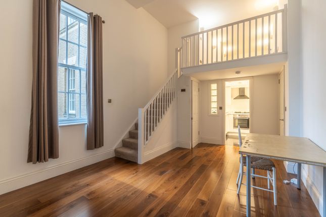 Flat 68 Princess Park Manor, London photo 3
