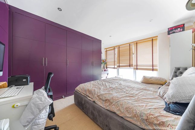 Flat for sale in The Vale, Golders Green, London