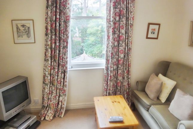 Flat 2, 12 Powderham Crescent, EXETER photo 2