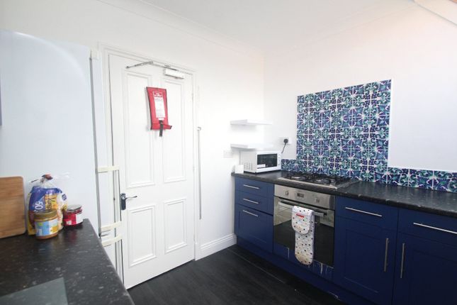 Flat 3, 10, West Cliffe Grove, Harrogate photo 3