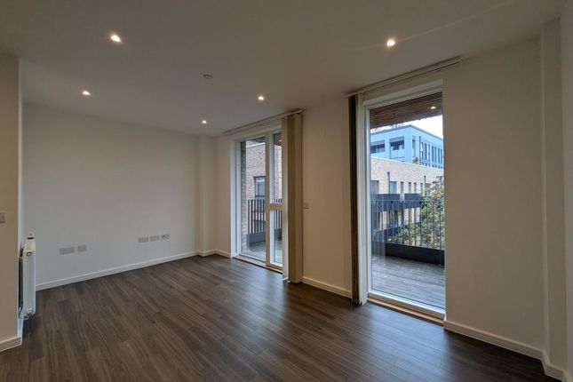 42 Blackburn Court, Bollo Lane, London photo 2