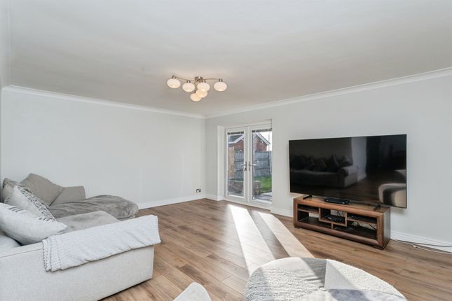 16, Padarn Close, Chester photo 3