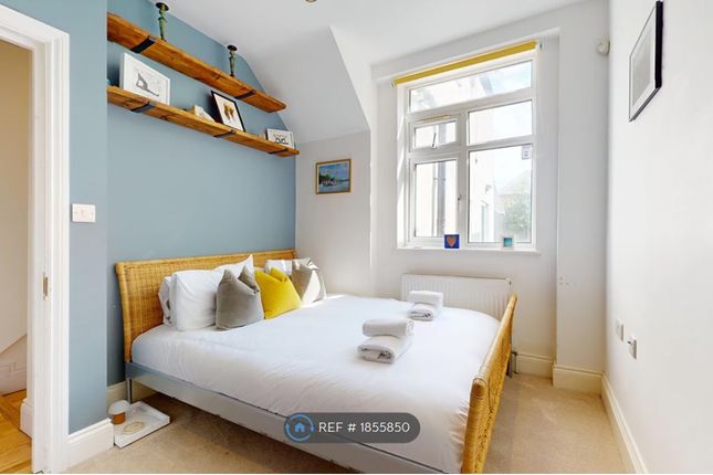 Flat A, Charteris Road, London photo 3