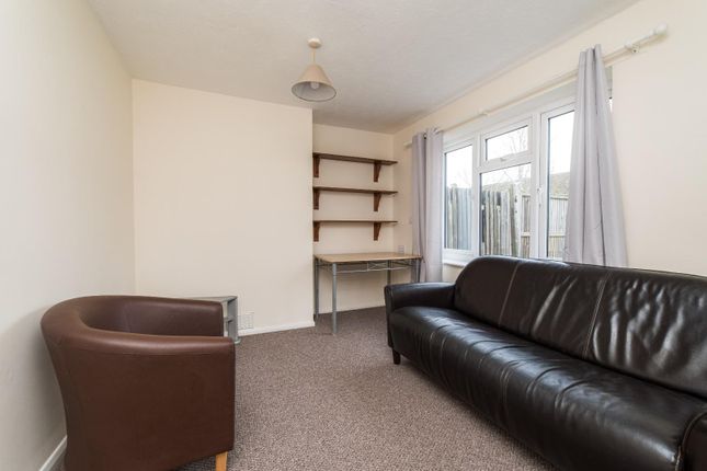 4, Montfort Close, Kent photo 2