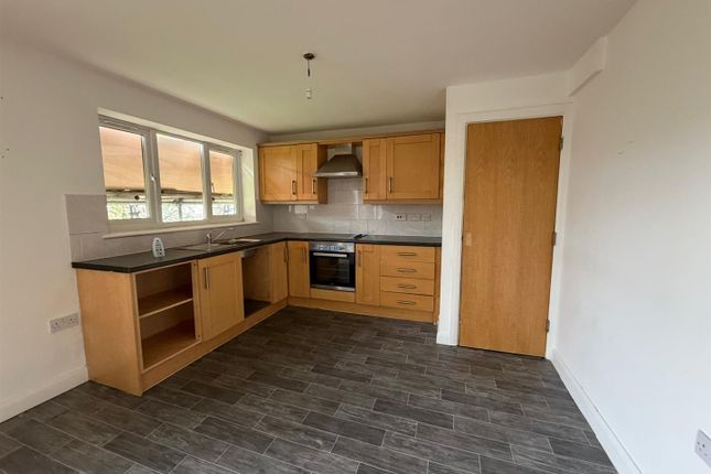 16, Byron House, Oldham photo 3