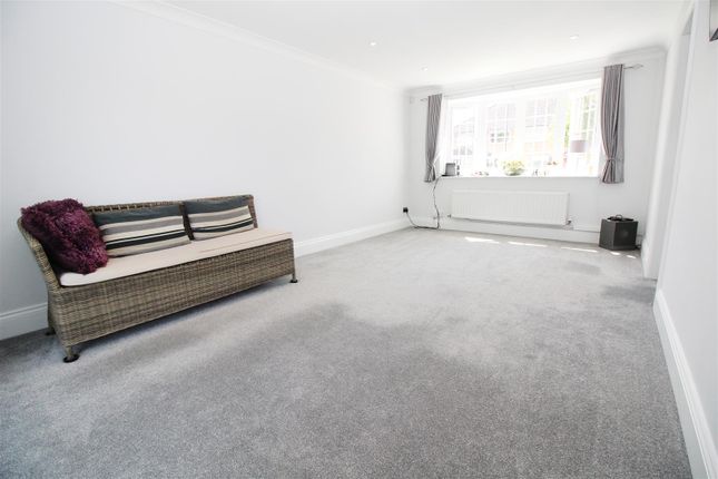 Living Room.Jpg