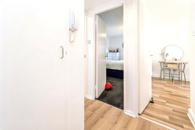 6, Marden Ash, Basildon photo 4