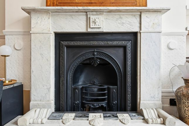 Flat Flat B, 5, Pembridge Crescent, London photo 4