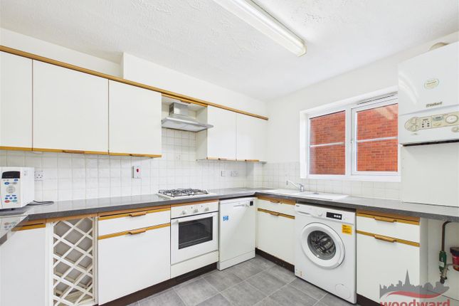 14 Knowles Court, Gayton Road, Harrow photo 2