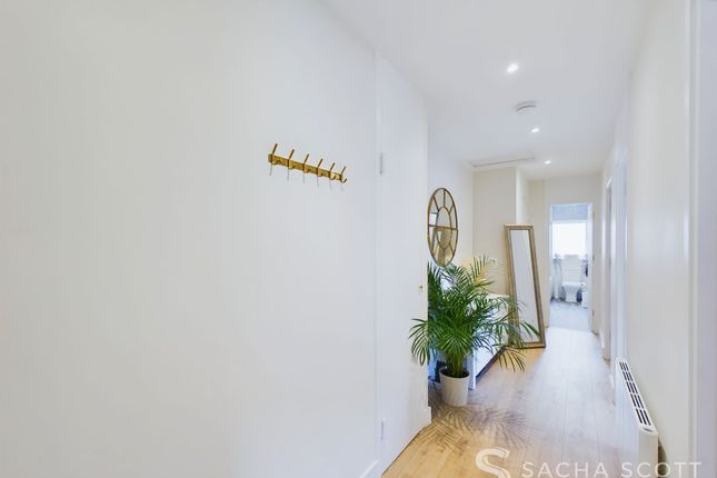 60 Southwood Close, Worcester Park photo 2