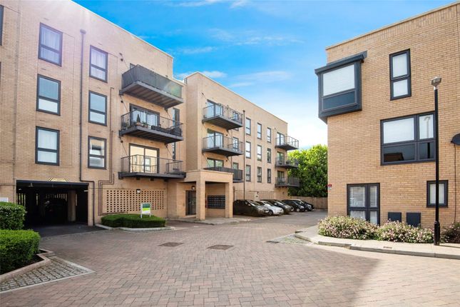Flat for sale in Starboard Crescent, Chatham