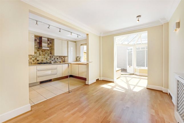 Thumbnail Terraced house to rent in Kings Road, Chelsea