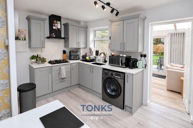 21, Brayford Avenue, Brierley Hill photo 4