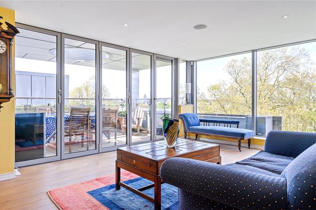 Flat for sale in Blackthorn Avenue, Islington, London