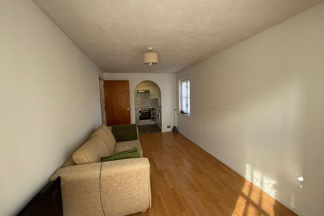 100, Conifer Way, Wembley photo 3