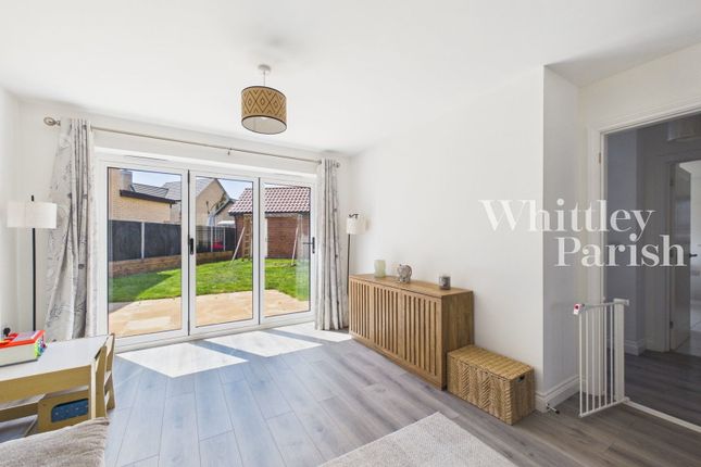 7 Honeybee Close, Great Ellingham photo 4