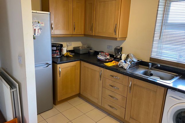 42, Piper Way, Ilford photo 3