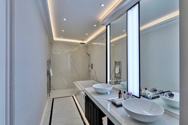 Family Bathroom In G
