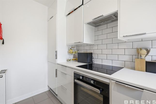 27, Magnetic Crescent, Enfield photo 4