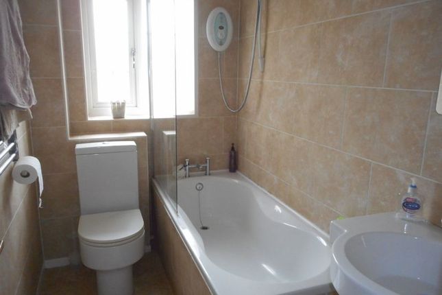 Town house to rent in Westwood Close, Nuneaton