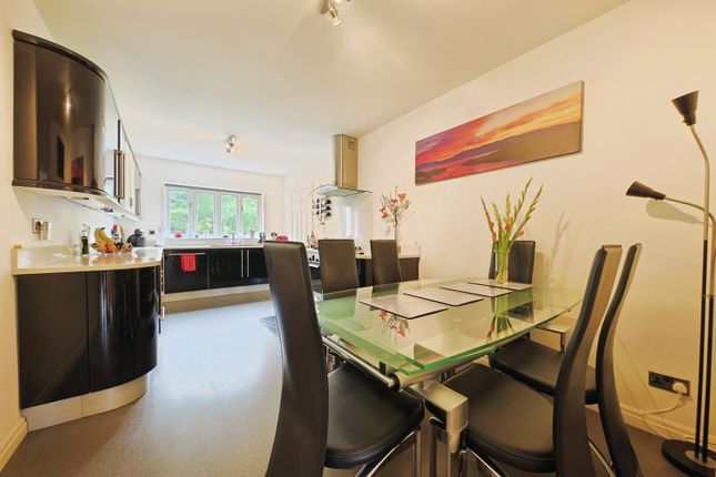 12, Manor Fields, Hull photo 3