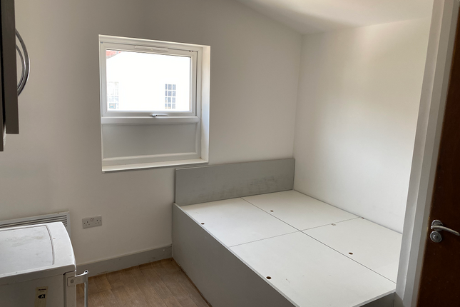 Thumbnail Flat to rent in Warberry Road, Wood Green