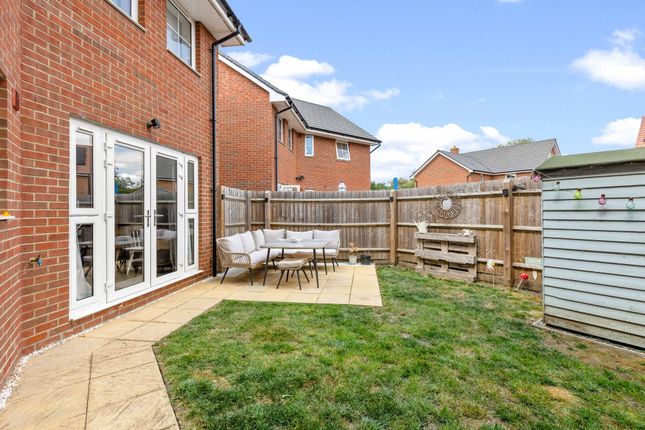 18 Belpaire Close, Henlow photo 4