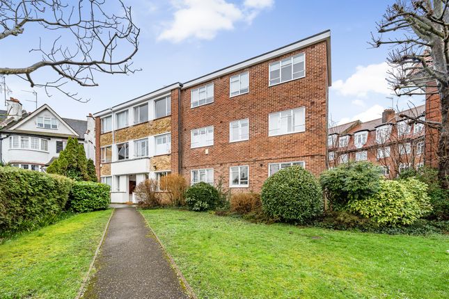 Flat for sale in Grove Avenue, London