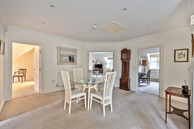 9, Frenchlands Gate, East Horsley photo 4