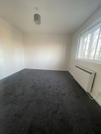 Flat 14, Avondale Court, London photo 4