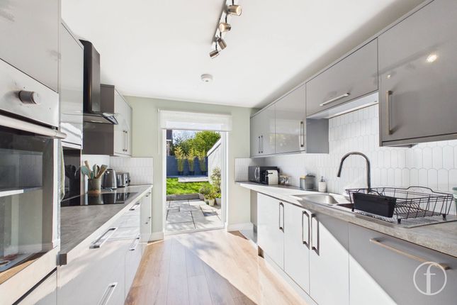 51 Oaklands Way, Fareham photo 2